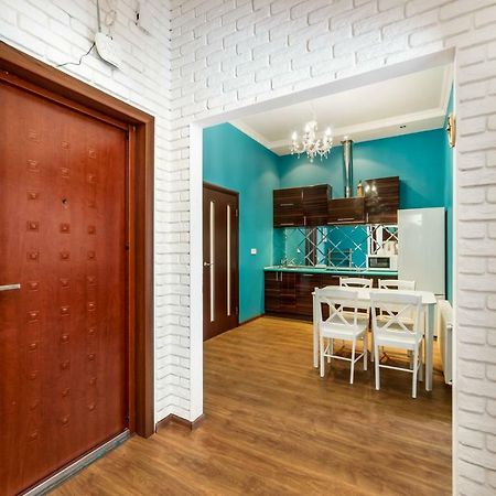 Stylish Apartment With A Balcony Overlooking The Park 오데사 외부 사진