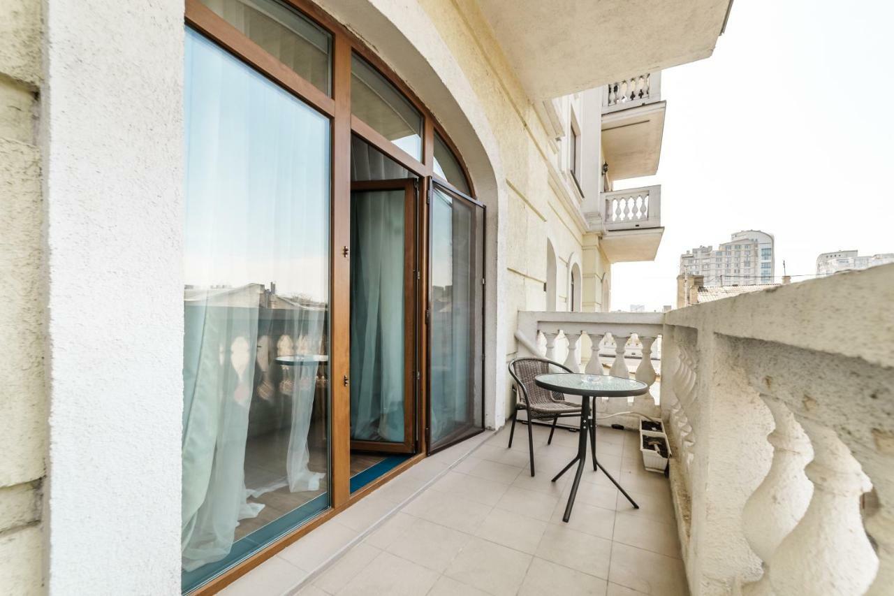 Stylish Apartment With A Balcony Overlooking The Park 오데사 외부 사진