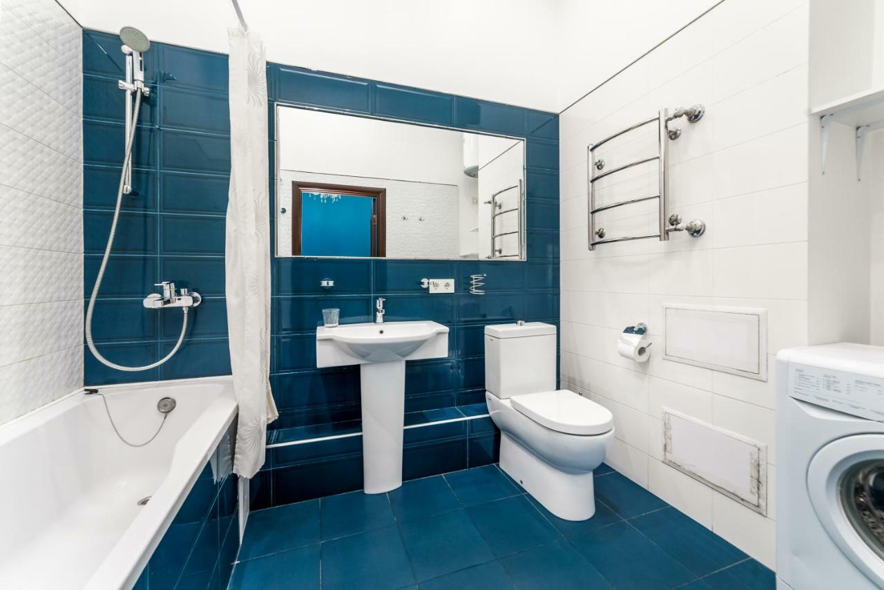 Stylish Apartment With A Balcony Overlooking The Park 오데사 외부 사진