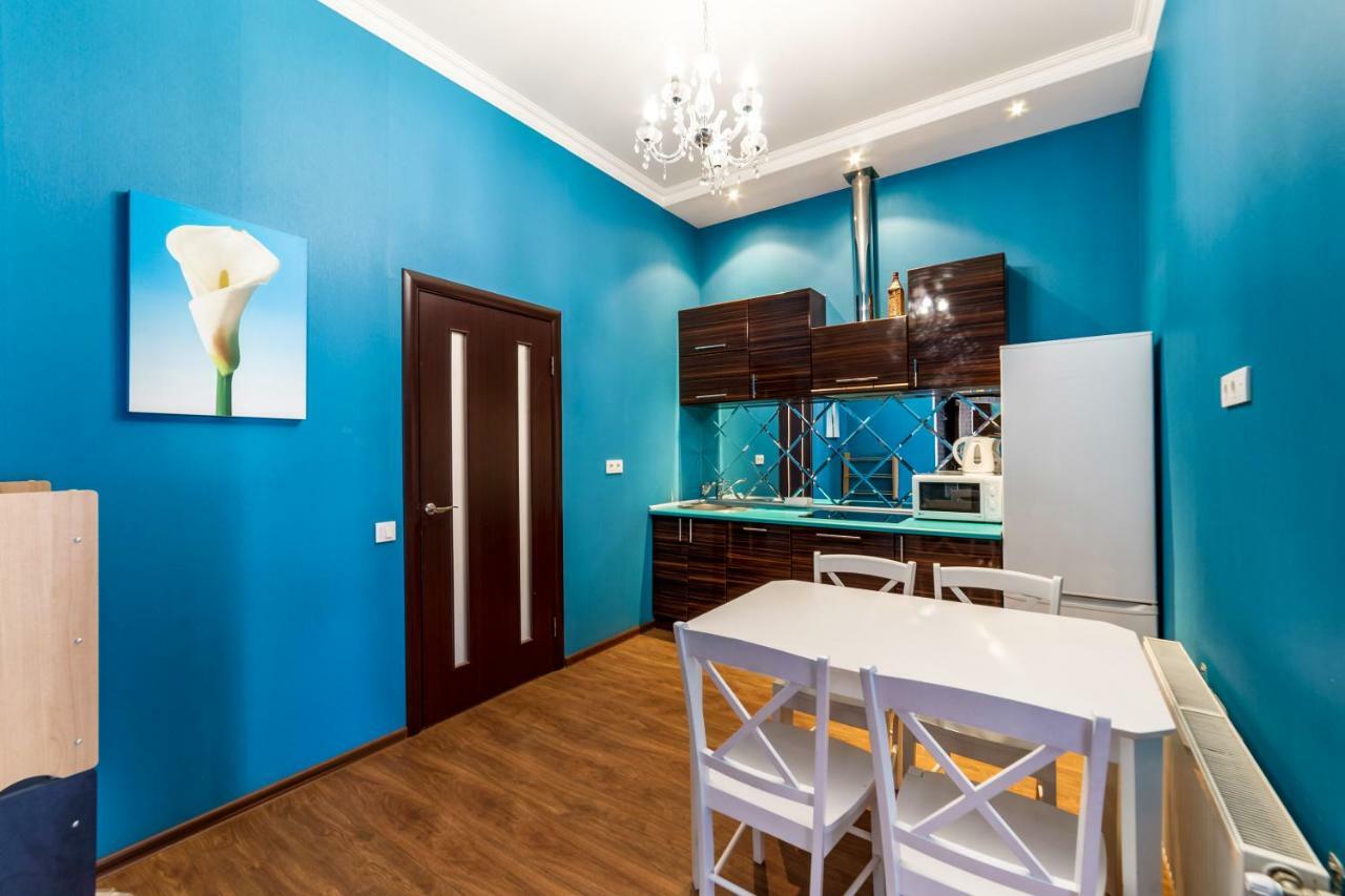 Stylish Apartment With A Balcony Overlooking The Park 오데사 외부 사진