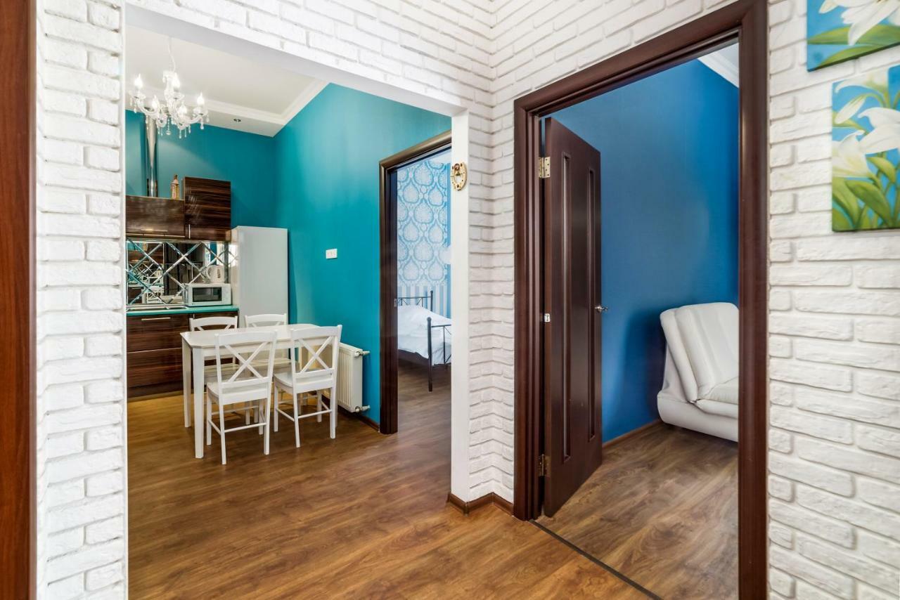 Stylish Apartment With A Balcony Overlooking The Park 오데사 외부 사진