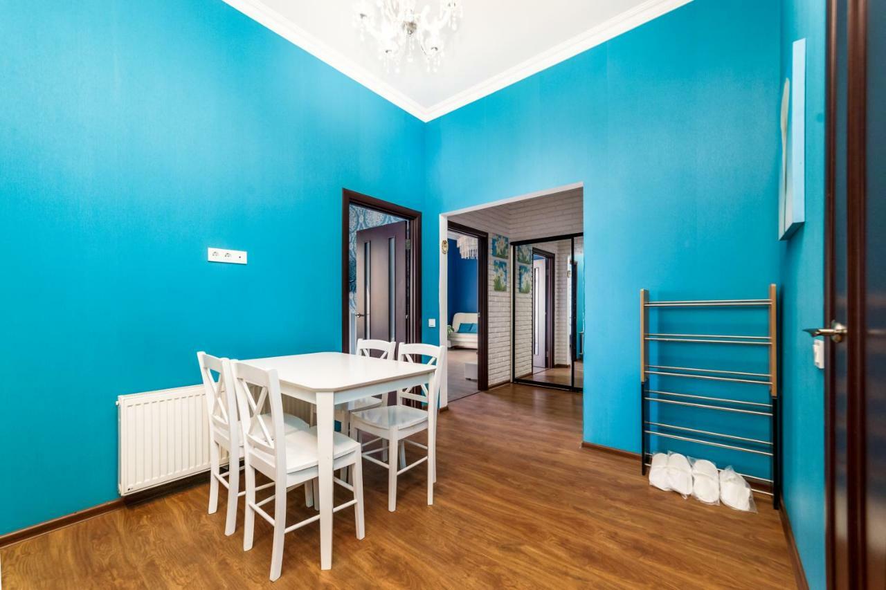Stylish Apartment With A Balcony Overlooking The Park 오데사 외부 사진