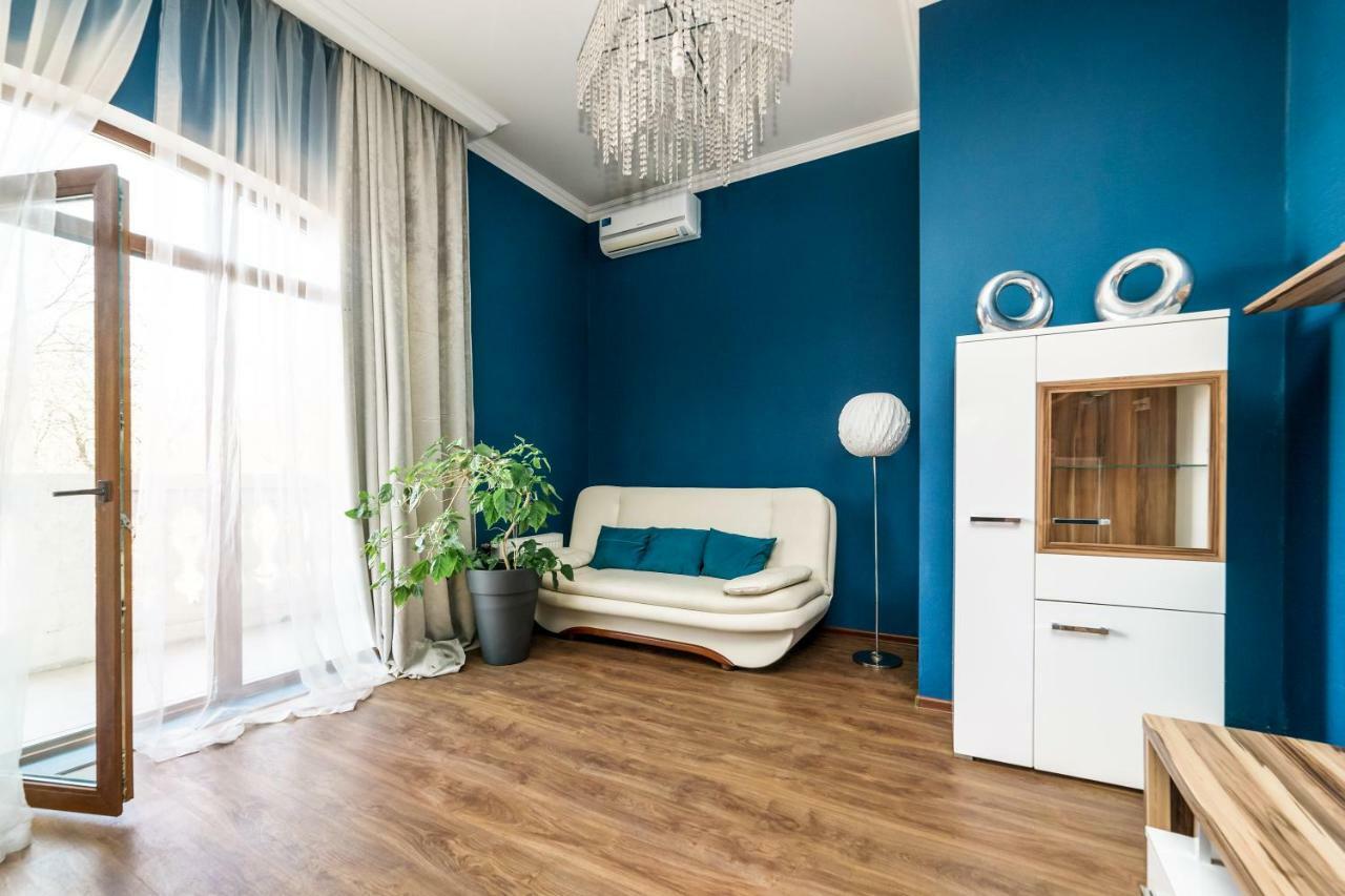 Stylish Apartment With A Balcony Overlooking The Park 오데사 외부 사진