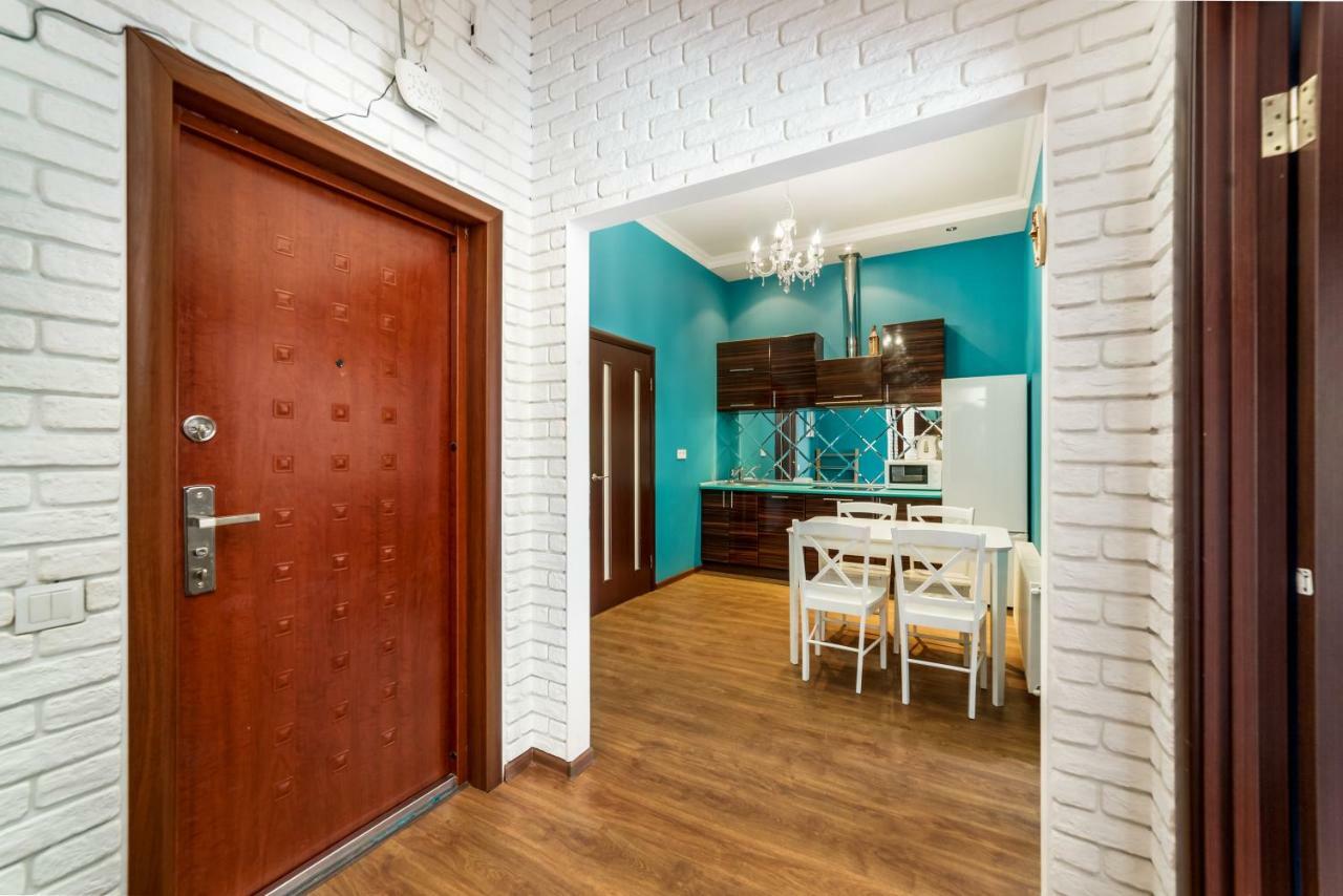 Stylish Apartment With A Balcony Overlooking The Park 오데사 외부 사진