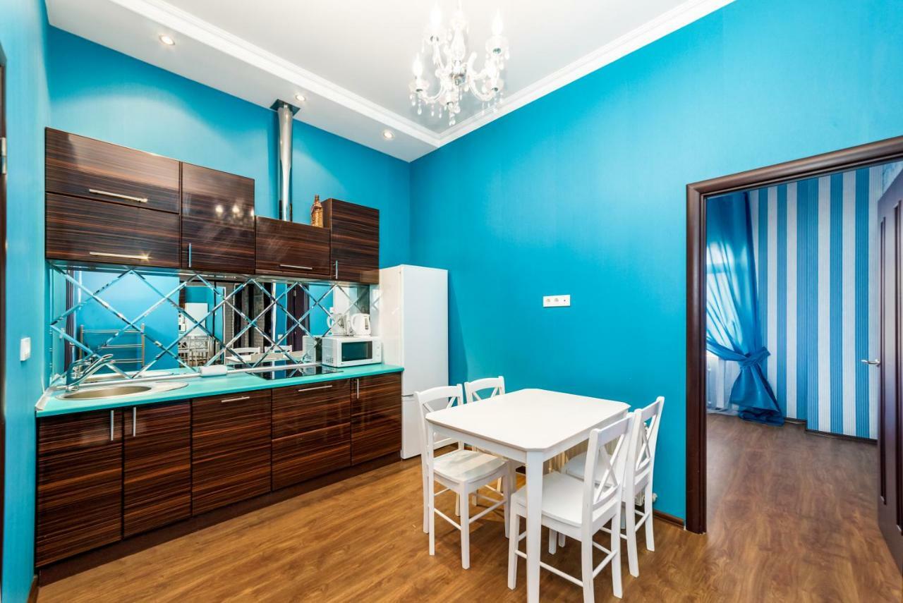Stylish Apartment With A Balcony Overlooking The Park 오데사 외부 사진